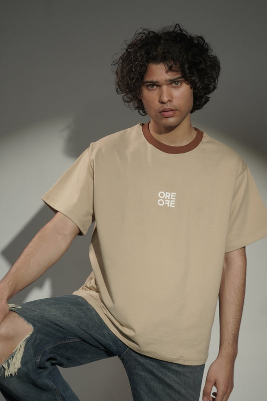 Model wearing Beige basic Oversized t-shirt