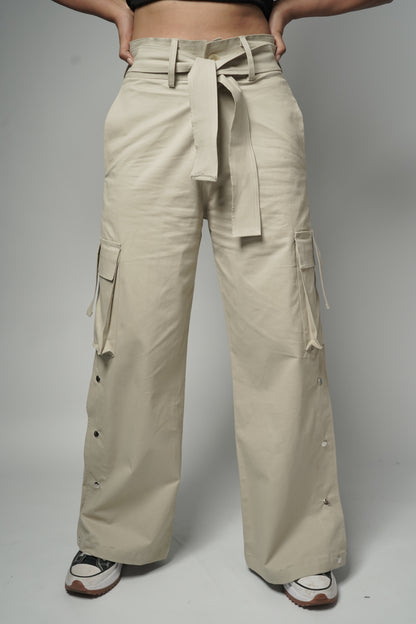 Model wearing unisex Buttoned down Pants 