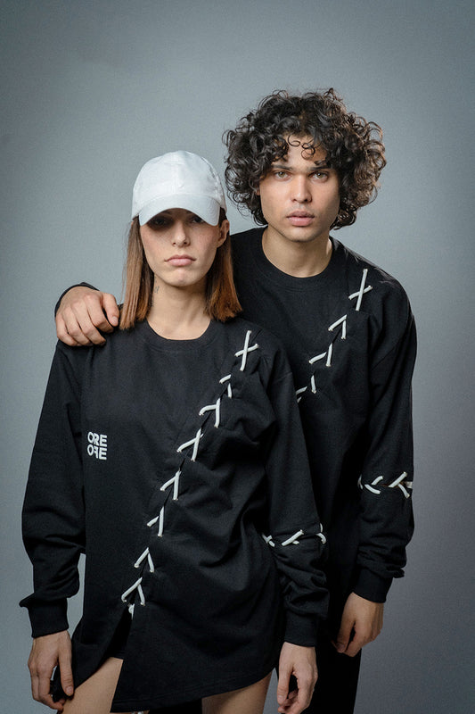 Male and female model wearing  full-length Korean oversized tee